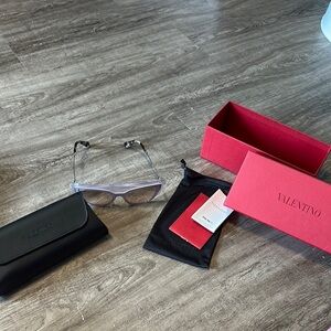 Sunglasses Valentino . NEW